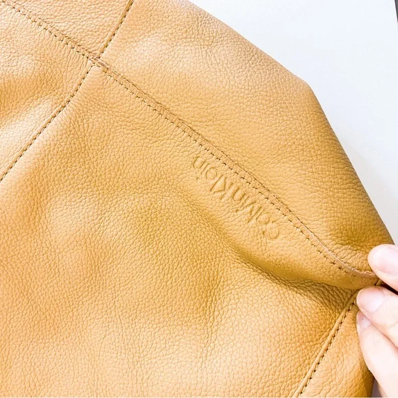 14. NWOT CALVIN KLEIN Soft Pebble Leather Tote - Tan Color With Gold Hardware - Picture 5 of 7